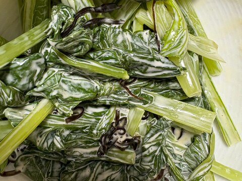 レンジで簡単!小松菜の塩昆布和え